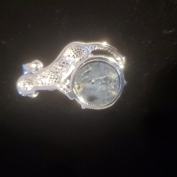 New Silver Wrapped Kambaba Jasper Leopard Pendant. - Picture 6 of 8